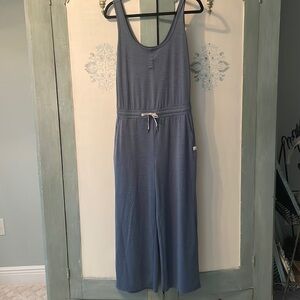 Like new Vuori Henley Jumpsuit.. size small